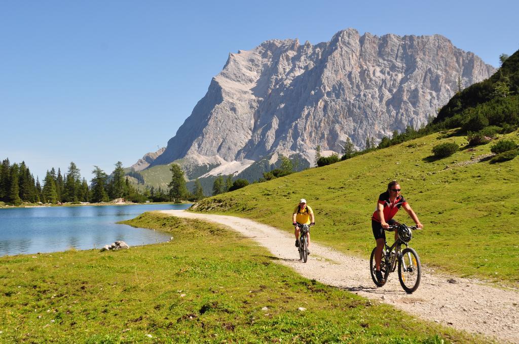 Hotel Alpen Residence Ehrwald Bagian luar foto